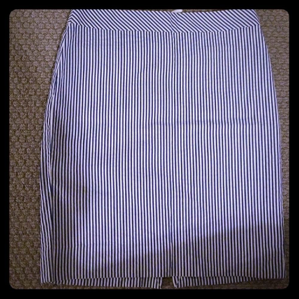 Nautical style above knee skirt